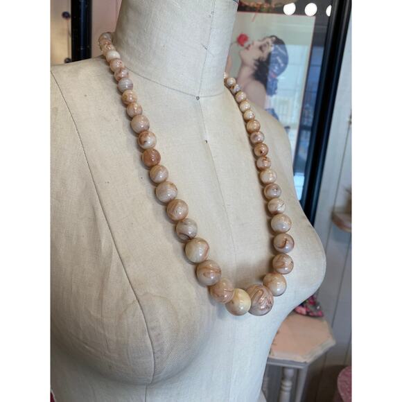 vintage lucite swirl beaded necklace caramel cream graduated long chunky jewelry - Picture 2 of 7